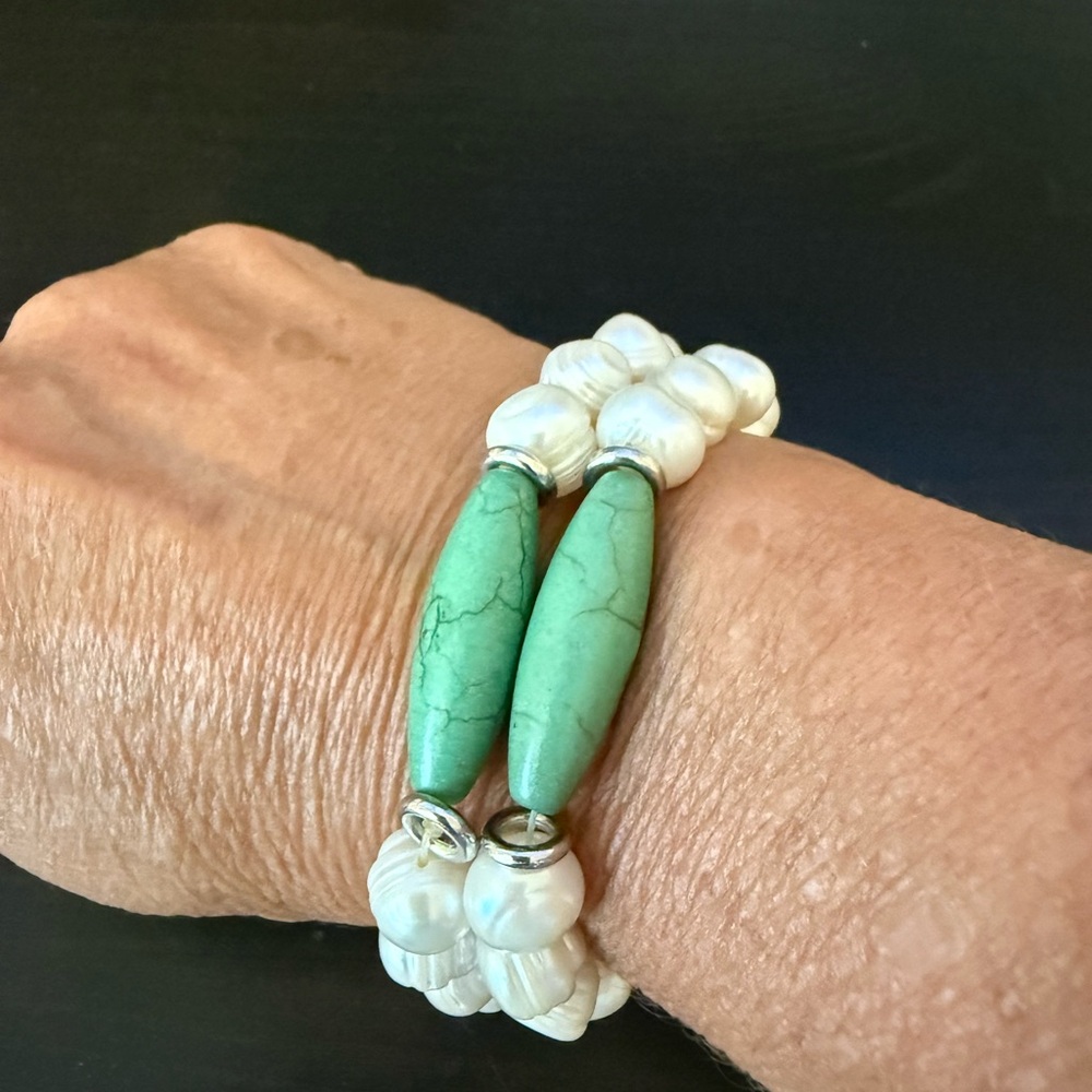 Set of 2 Beaded Bracelets pearl & jade colored beads